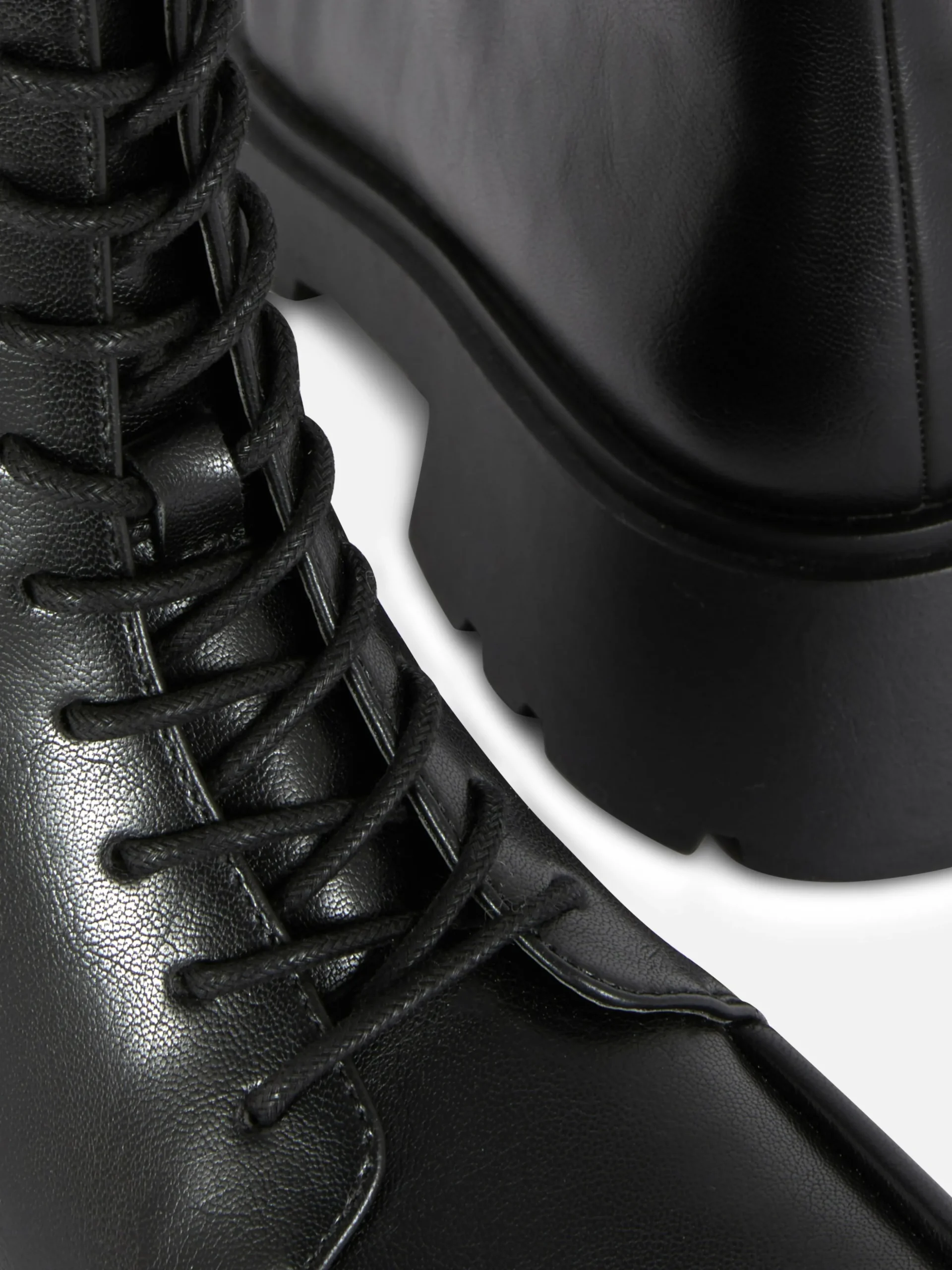 Botines Ribeteados Con Cordones