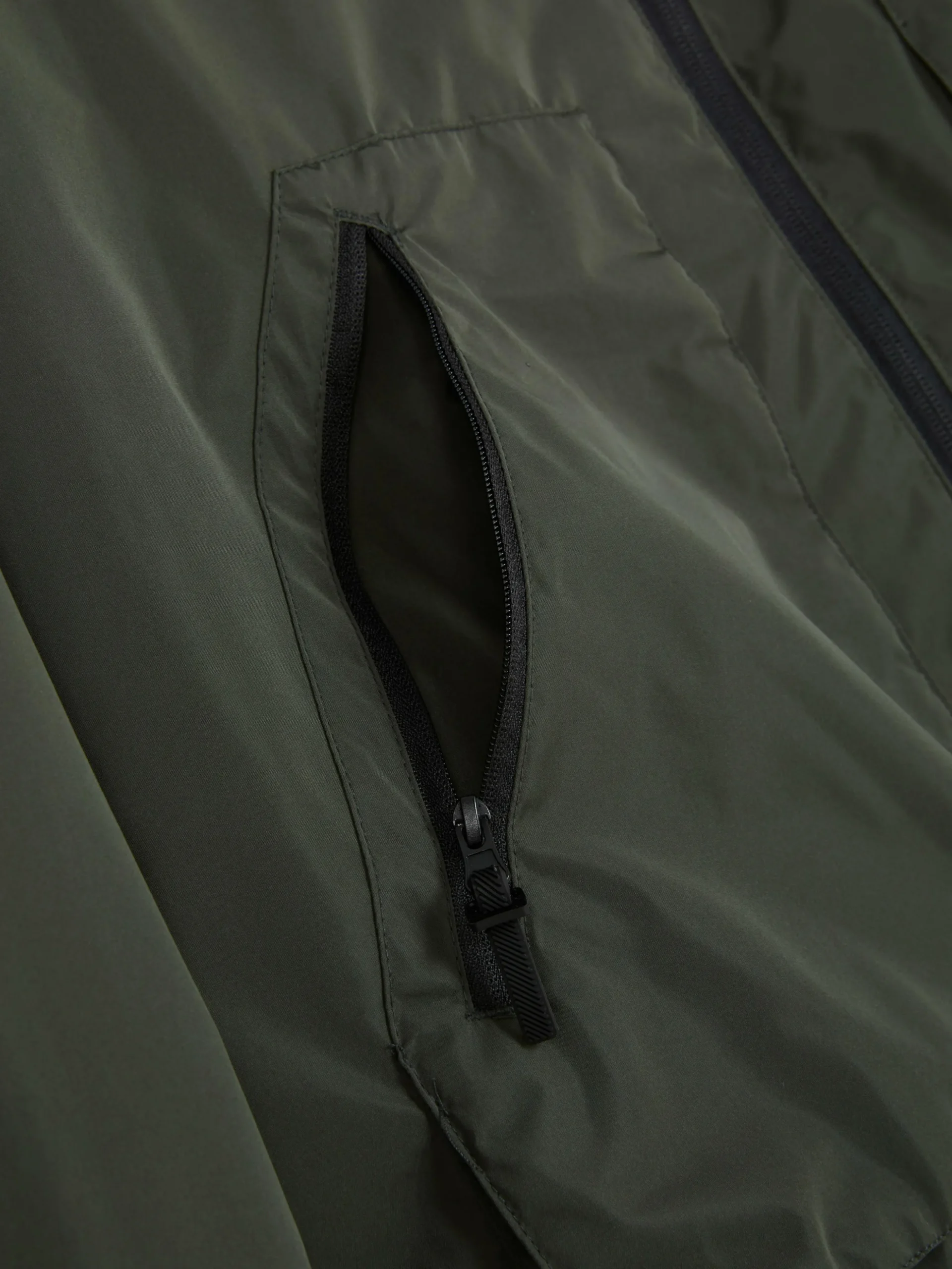 Chaqueta Cortavientos Con Capucha