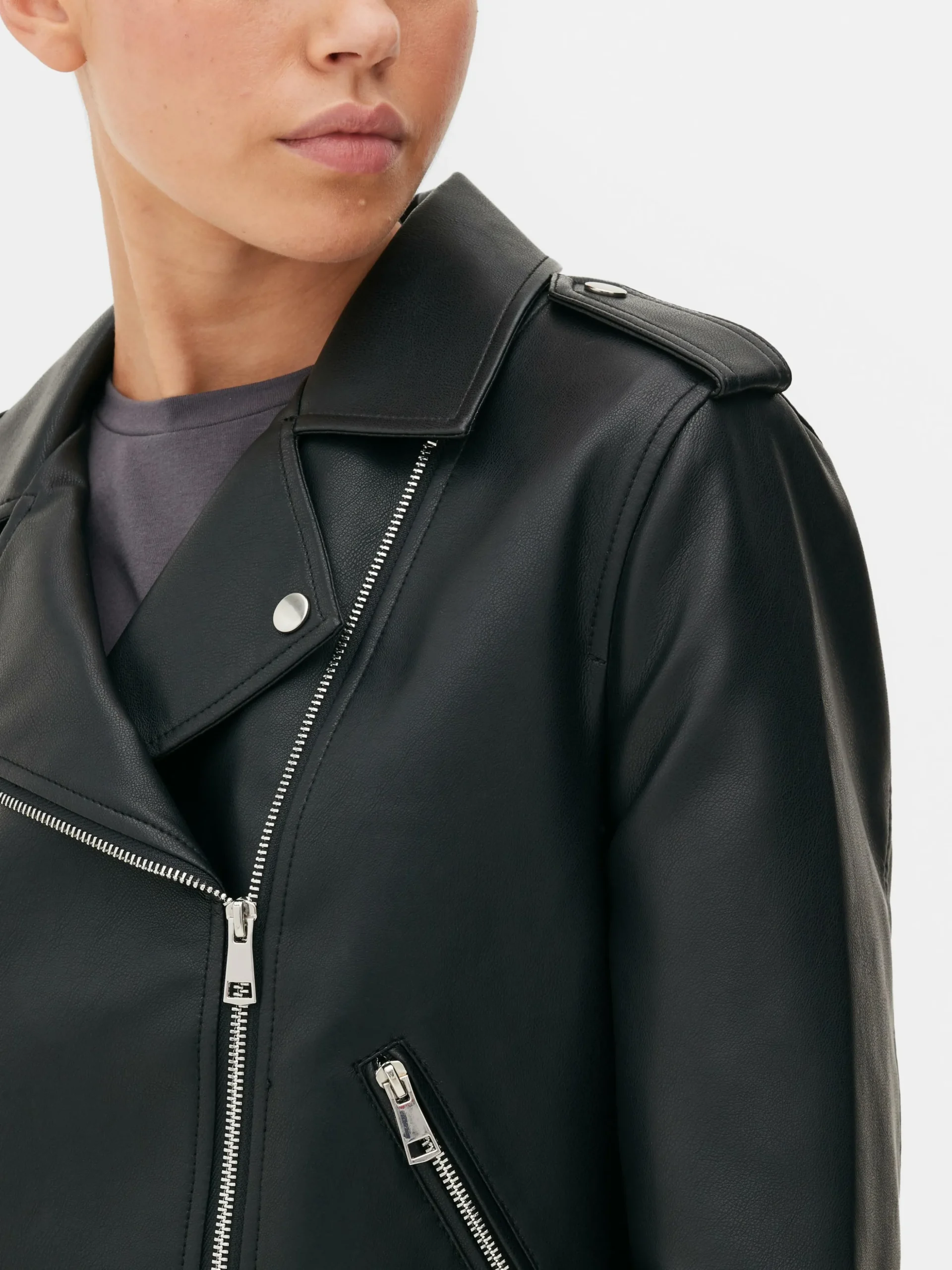 Chaqueta Motera Básica De Cuero Sintético
