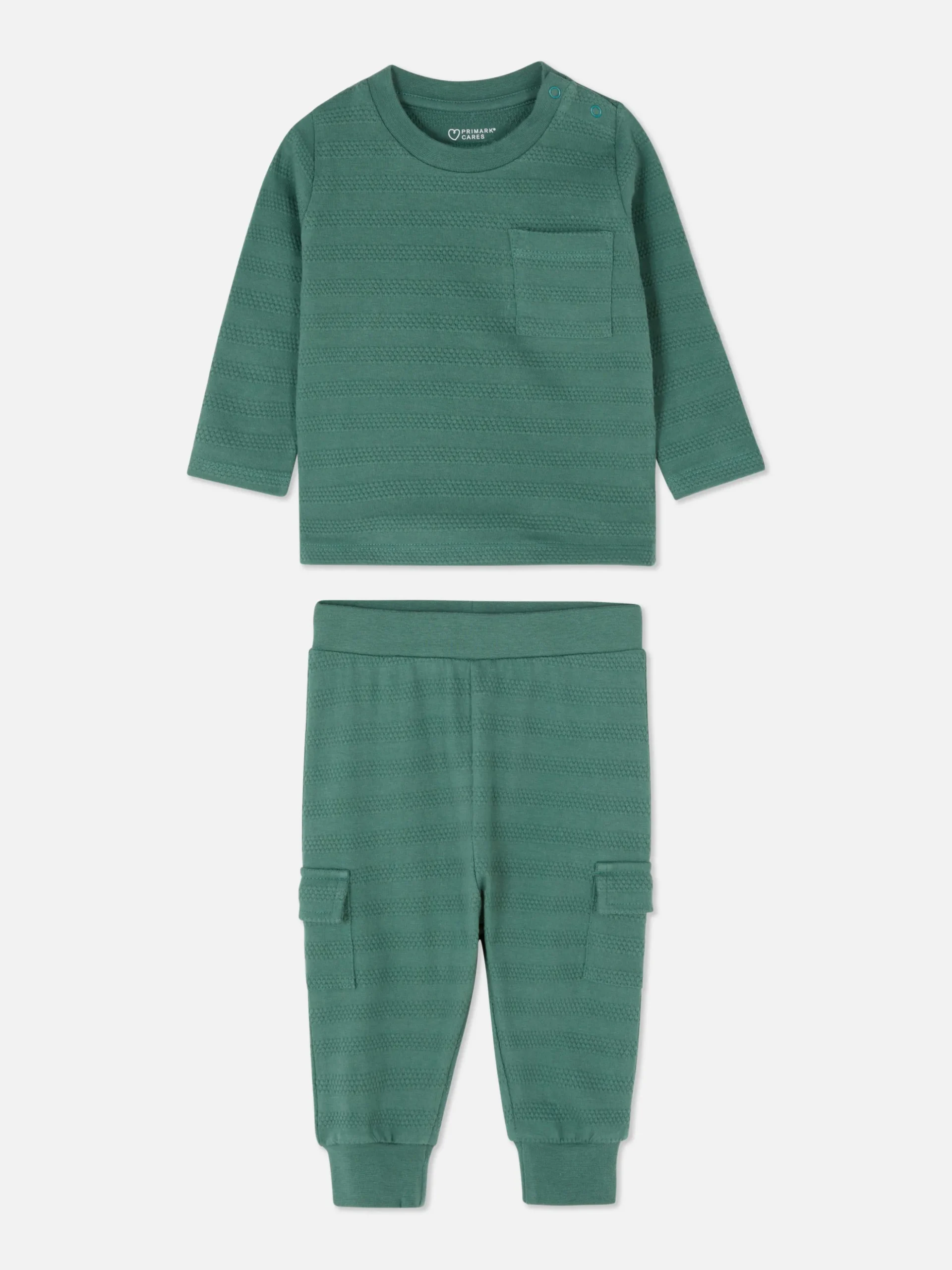 Conjunto De Camiseta Texturizada Y Pantalones Cargo