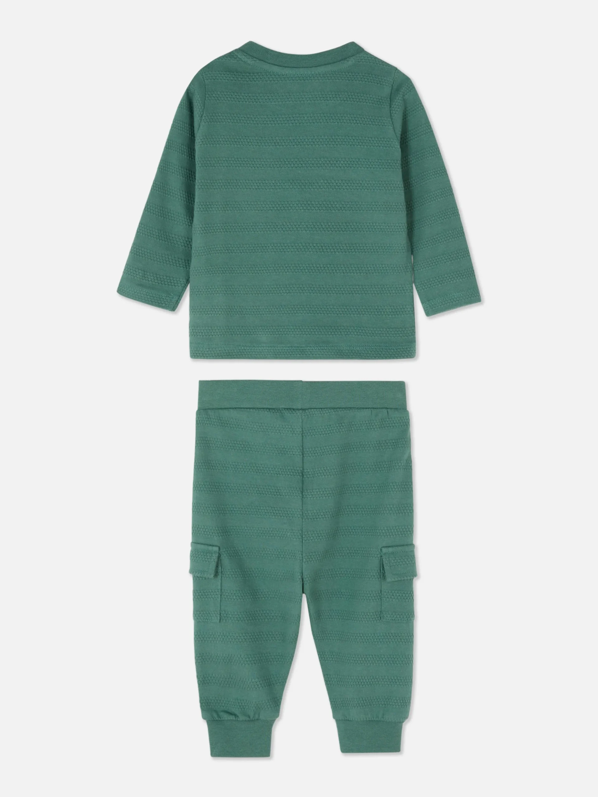 Conjunto De Camiseta Texturizada Y Pantalones Cargo