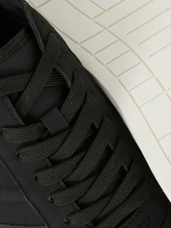 Deportivas De Caña Baja Con Cordones De Kem