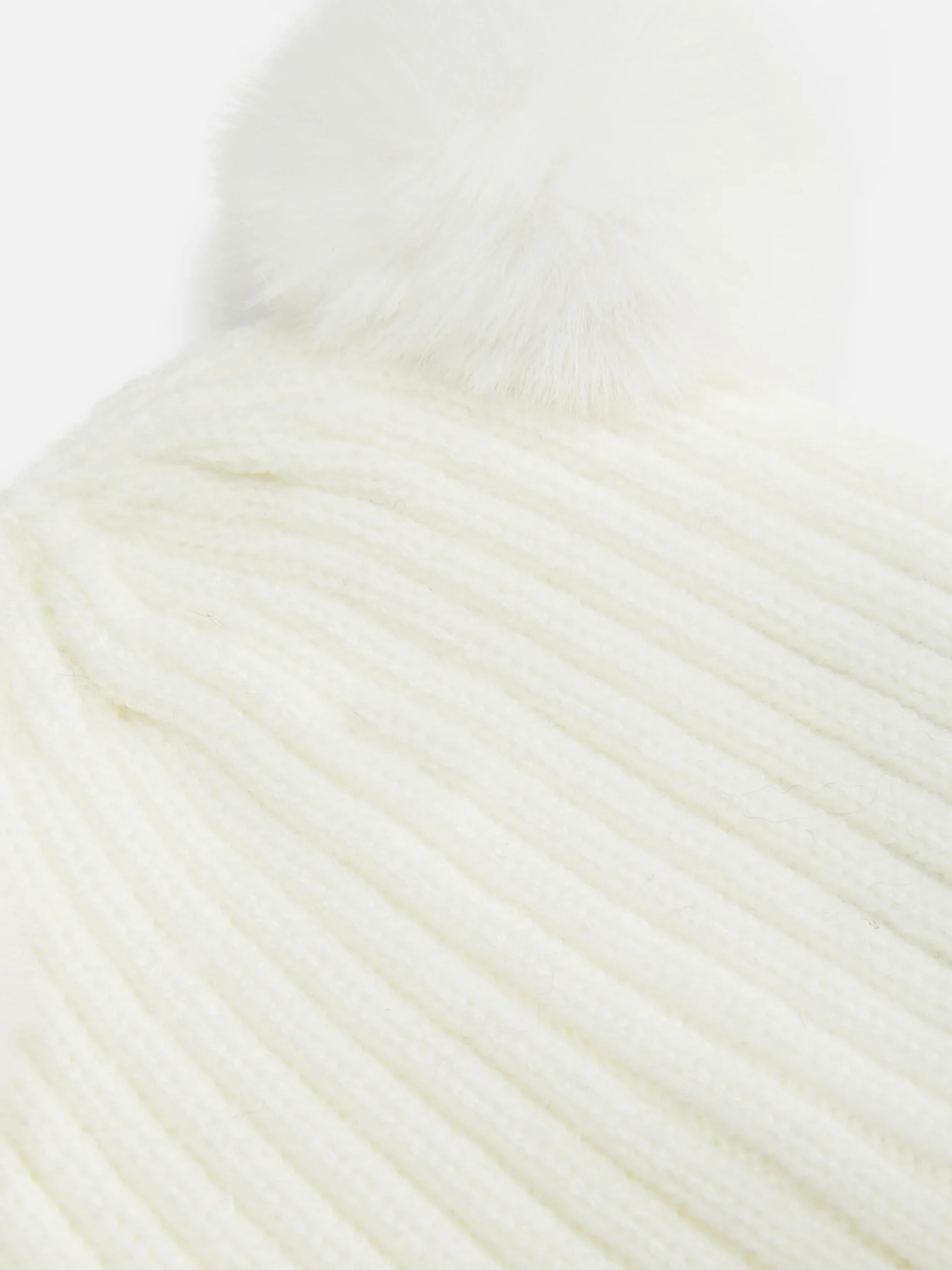 Gorro De Punto Con Pompón