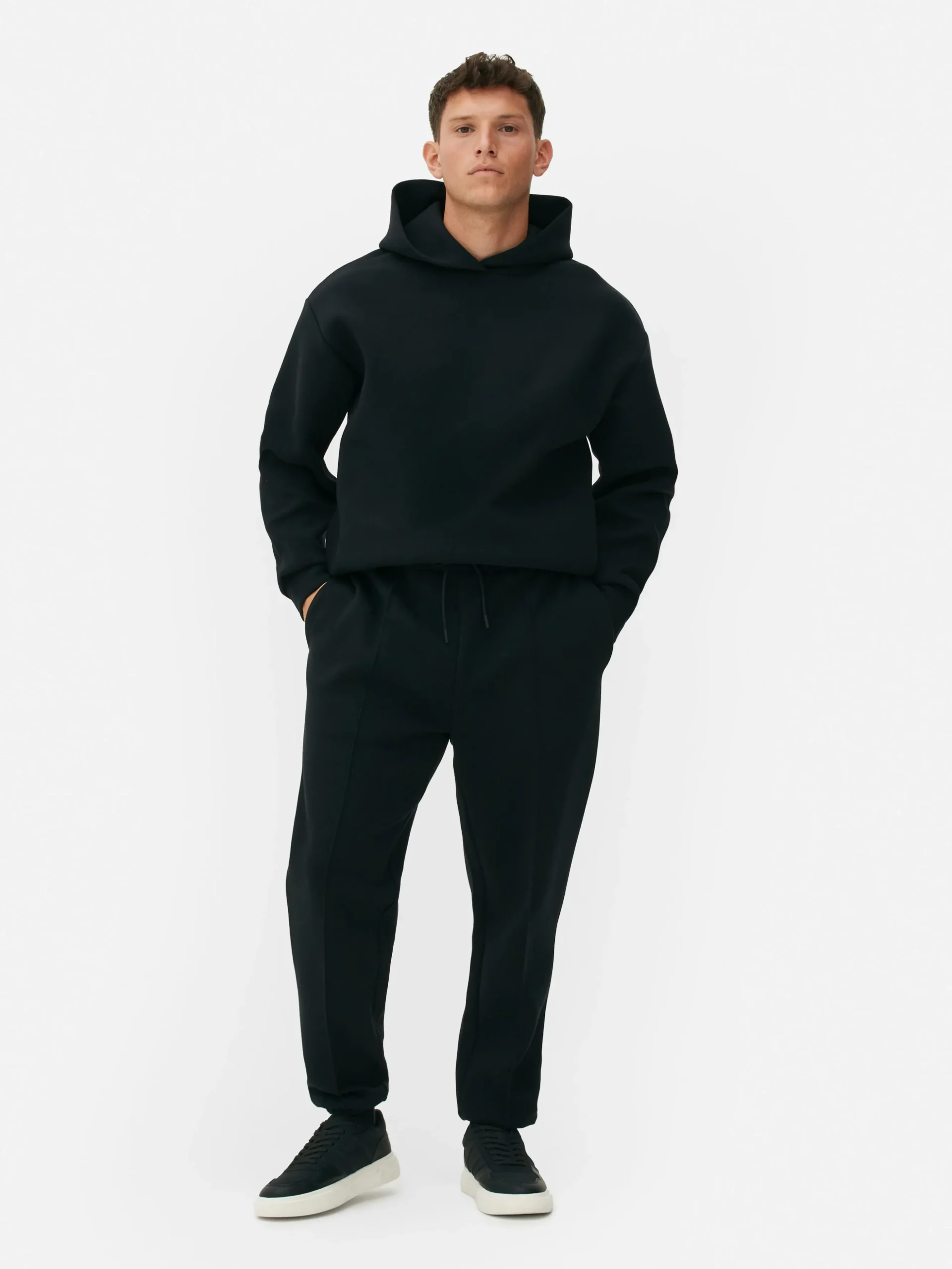 Joggers Con Bajos Ajustados Y Pliegues De Kem