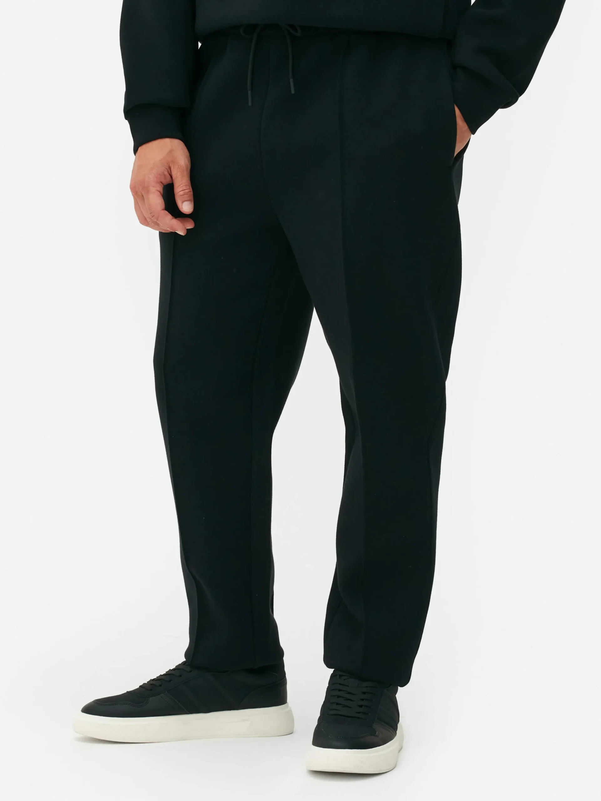 Joggers Con Bajos Ajustados Y Pliegues De Kem