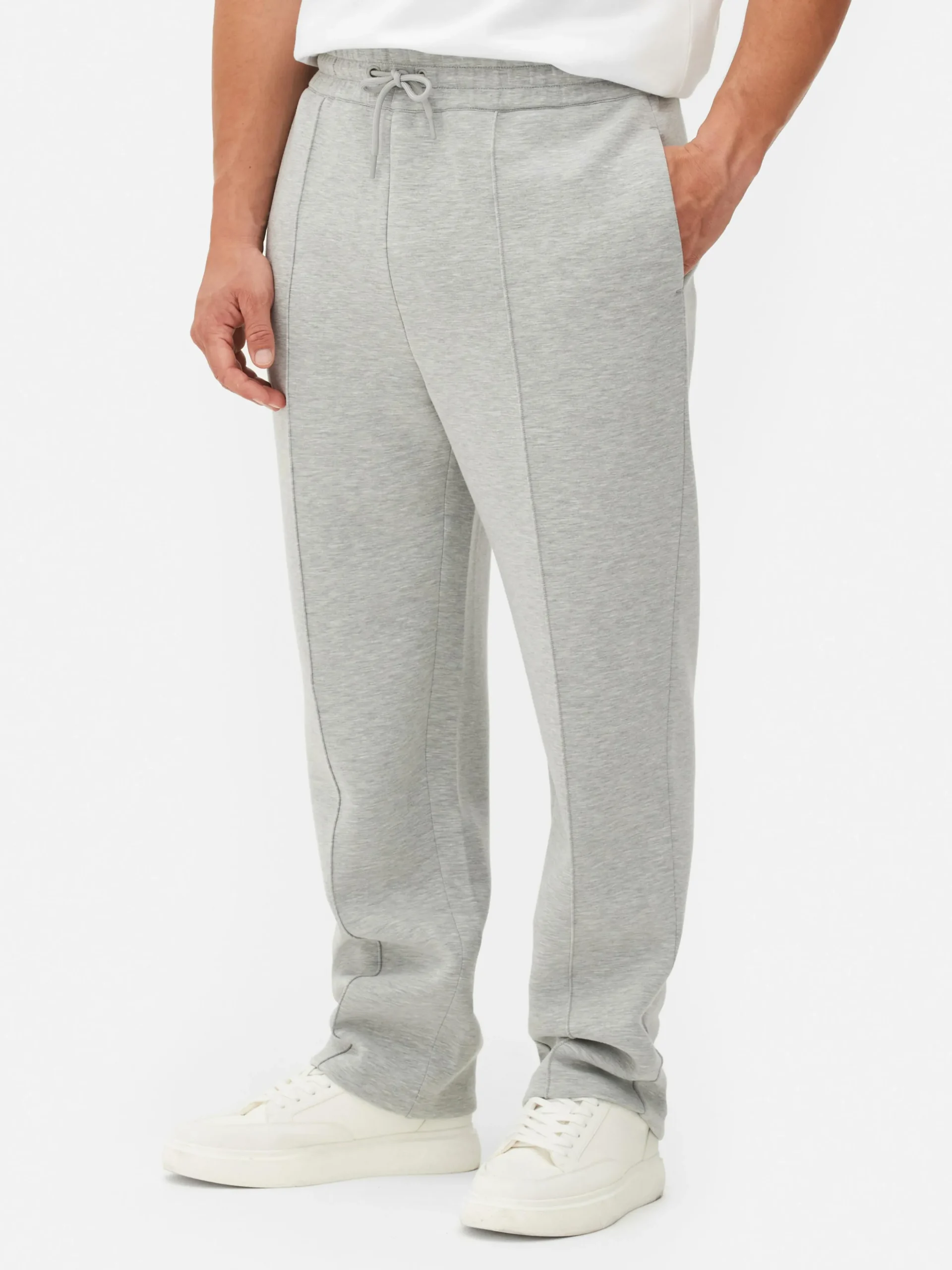 Joggers Rectos Con Pliegues Kem