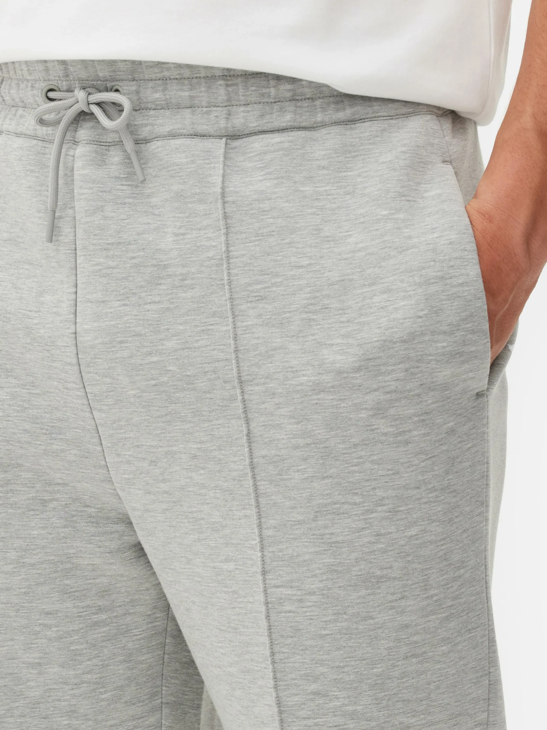 Joggers Rectos Con Pliegues Kem