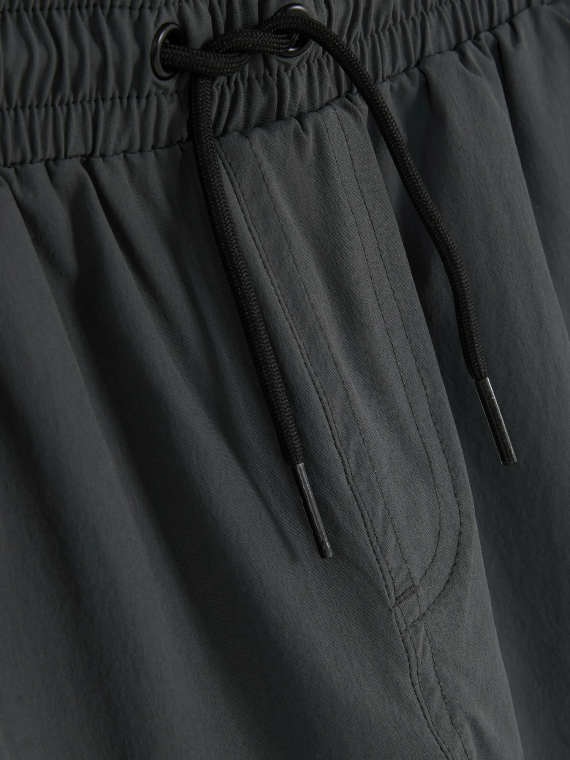 Joggers Técnicos Con Cordón De Ajuste