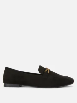 Mocasines De Horma Ancha Con Detalle De Cadena
