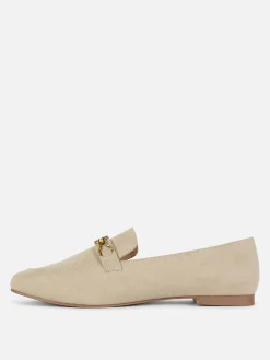 Mocasines De Horma Ancha Con Detalle De Cadena
