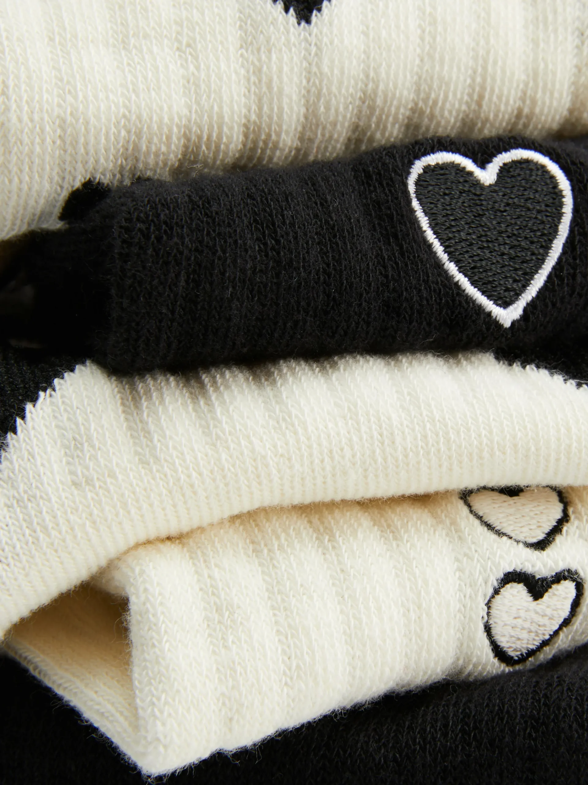 Pack De 5 Pares De Calcetines Altos Con Corazones