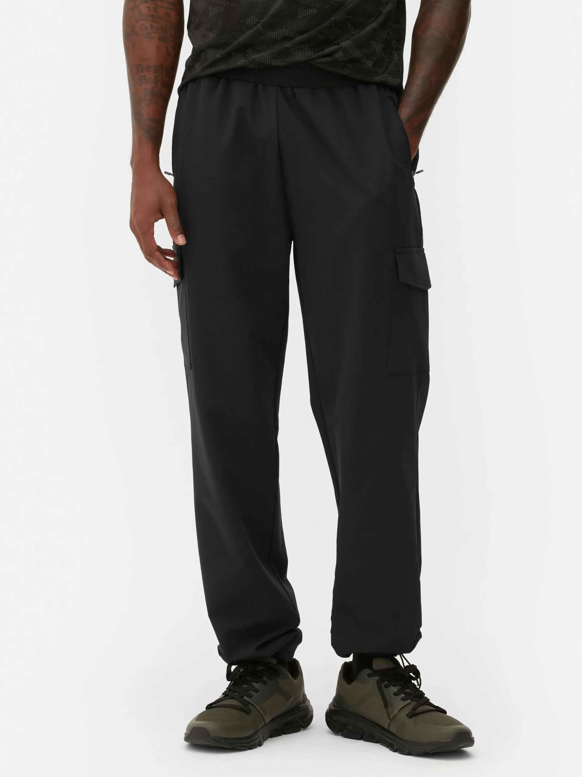 Pantalón Cargo Con Bajos Ajustados