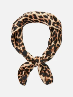 Pañuelo Con Estampado De Corazones
