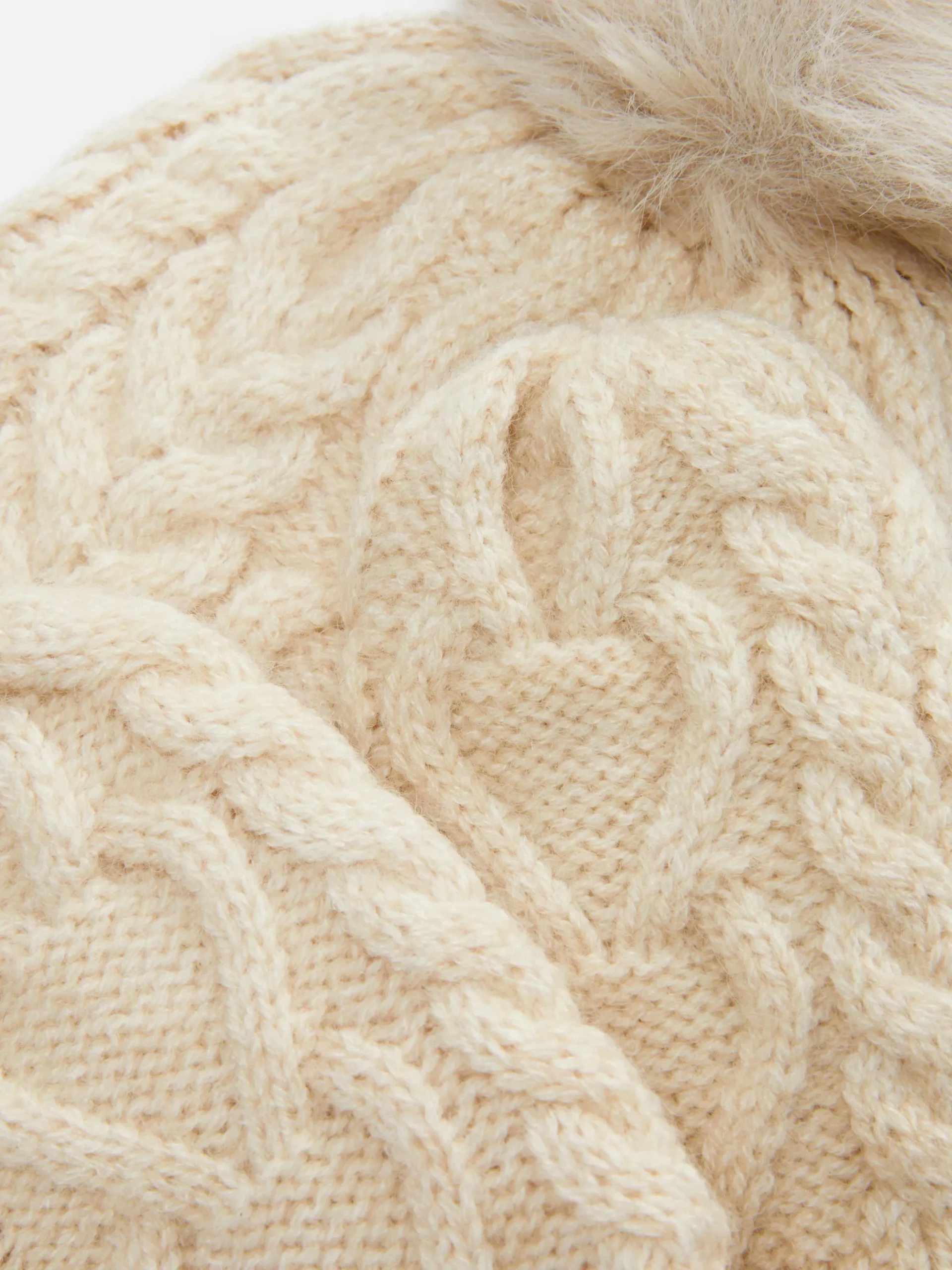 Set De Gorro Y Manoplas De Punto De Ochos