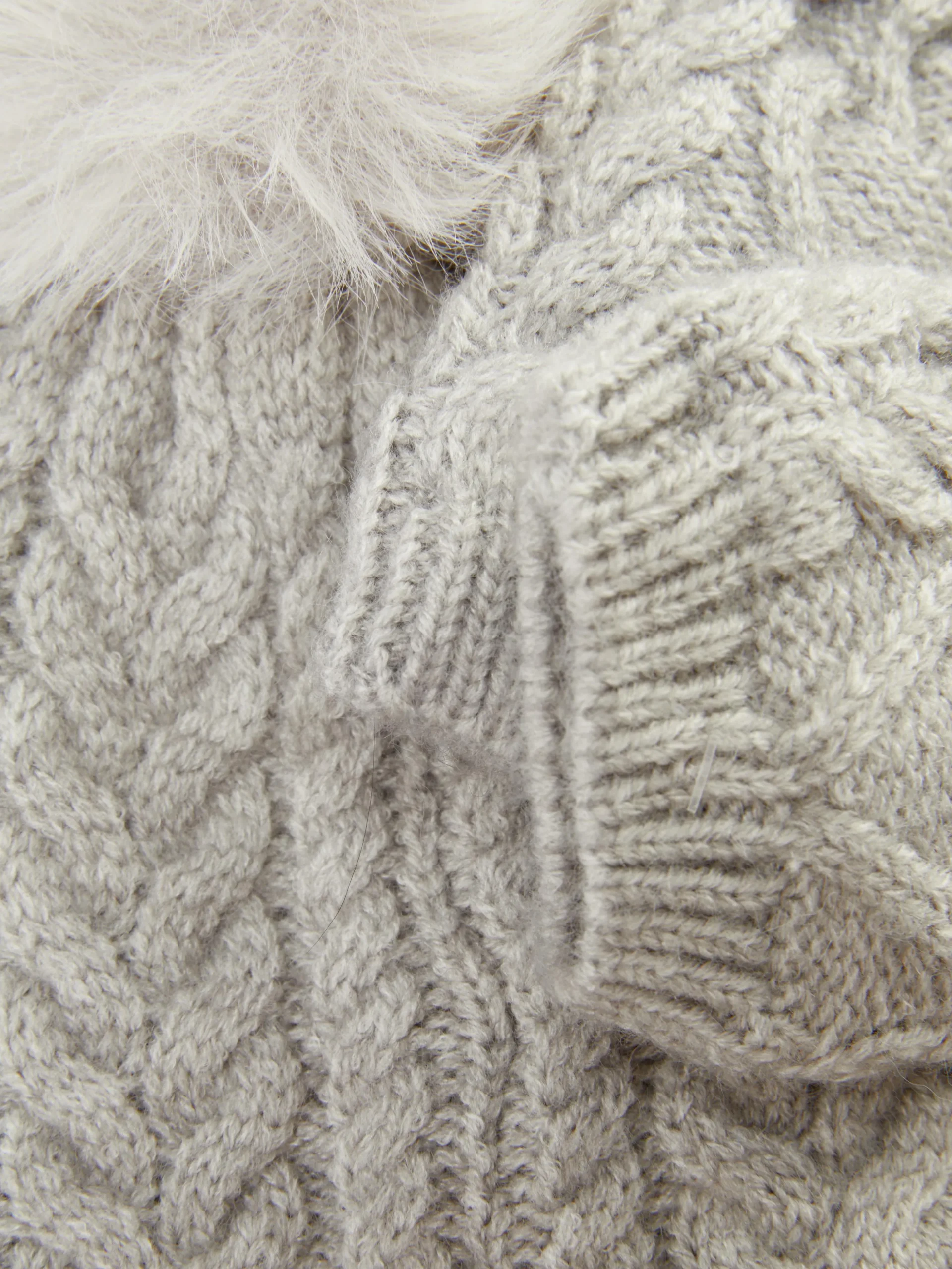 Set De Gorro Y Manoplas De Punto De Ochos