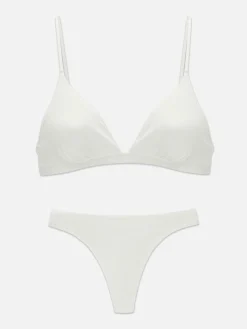 Set De Sujetador Triangular Y Tanga De Microfibra