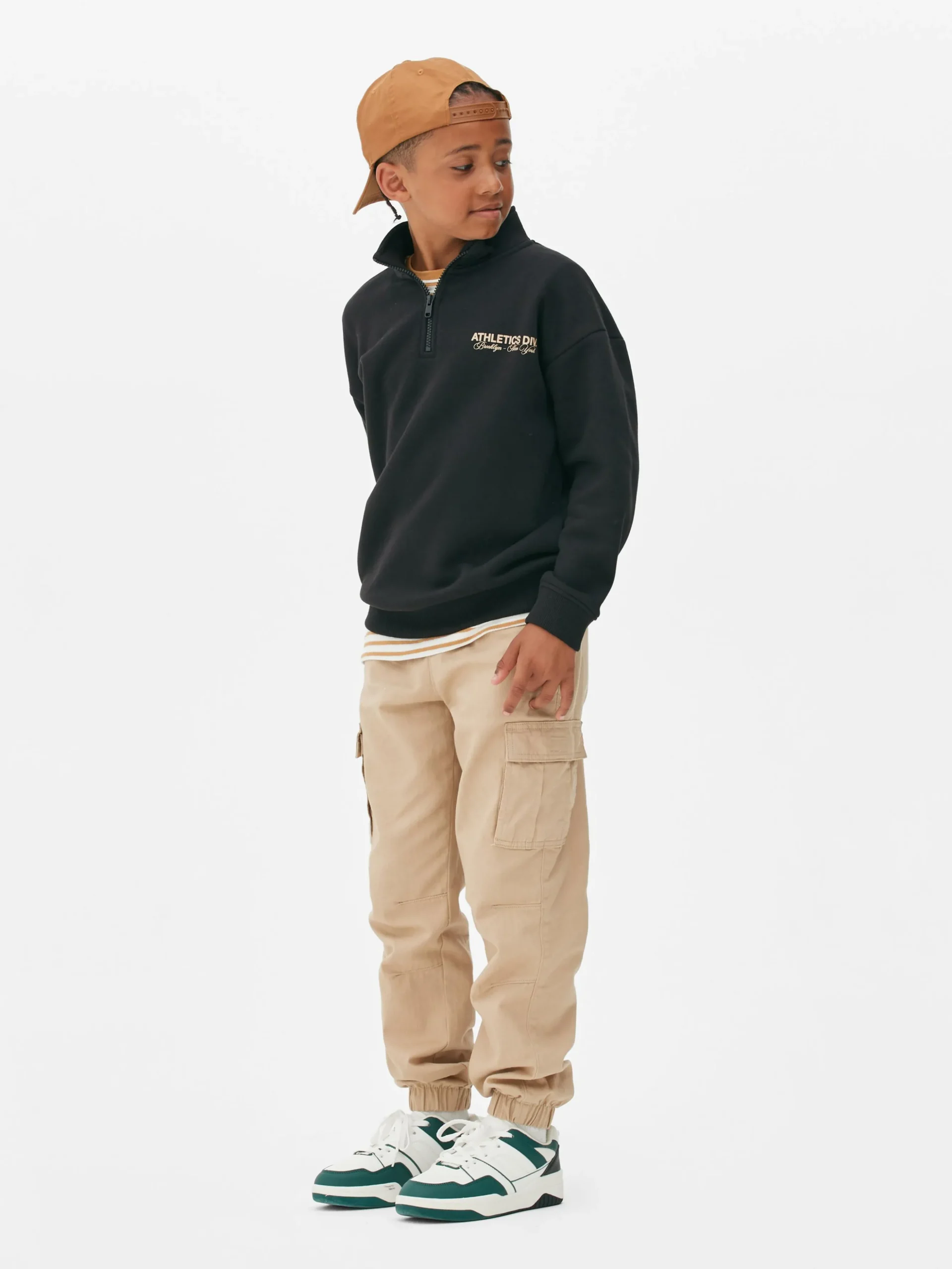 Sudadera Gráfica Con Cuello Chimenea