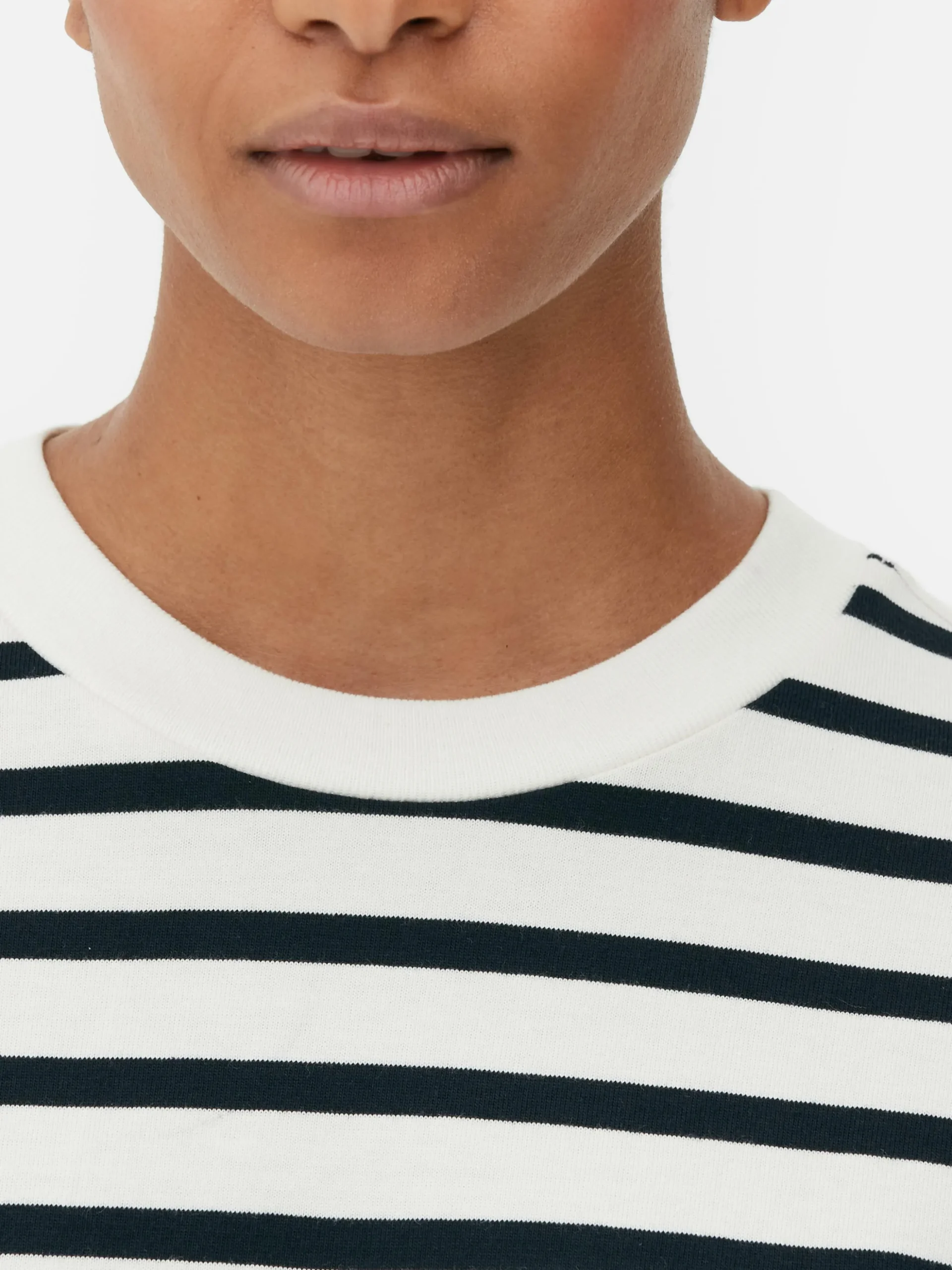 Top De Manga Larga Y Cuello Redondo