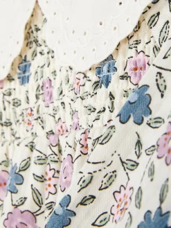 Vestido Con Estampado Floral Y Cuello