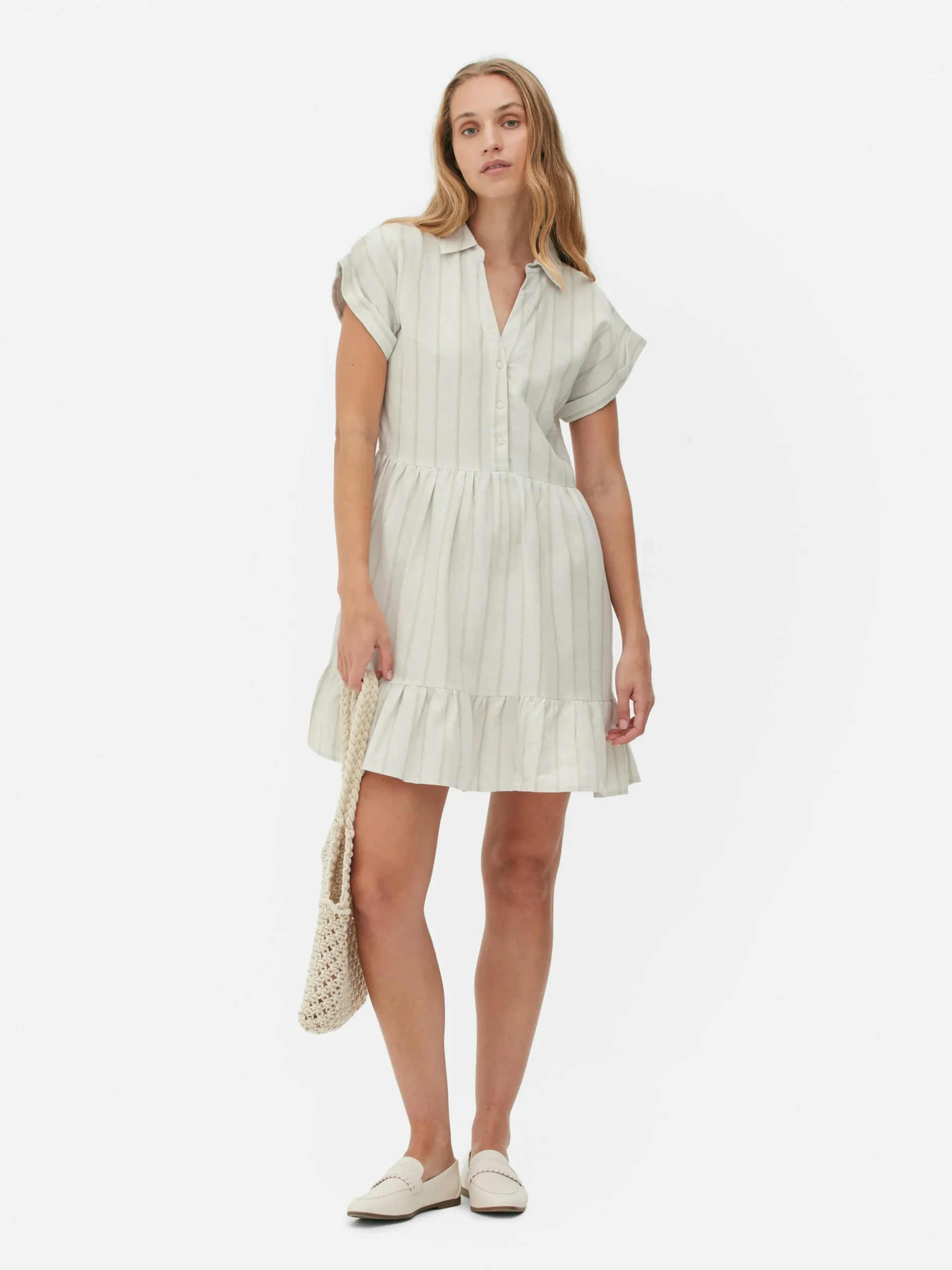 Vestido Corto Camisero De Manga Corta