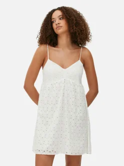 Vestido Corto De Tirantes Con Bordado Inglés
