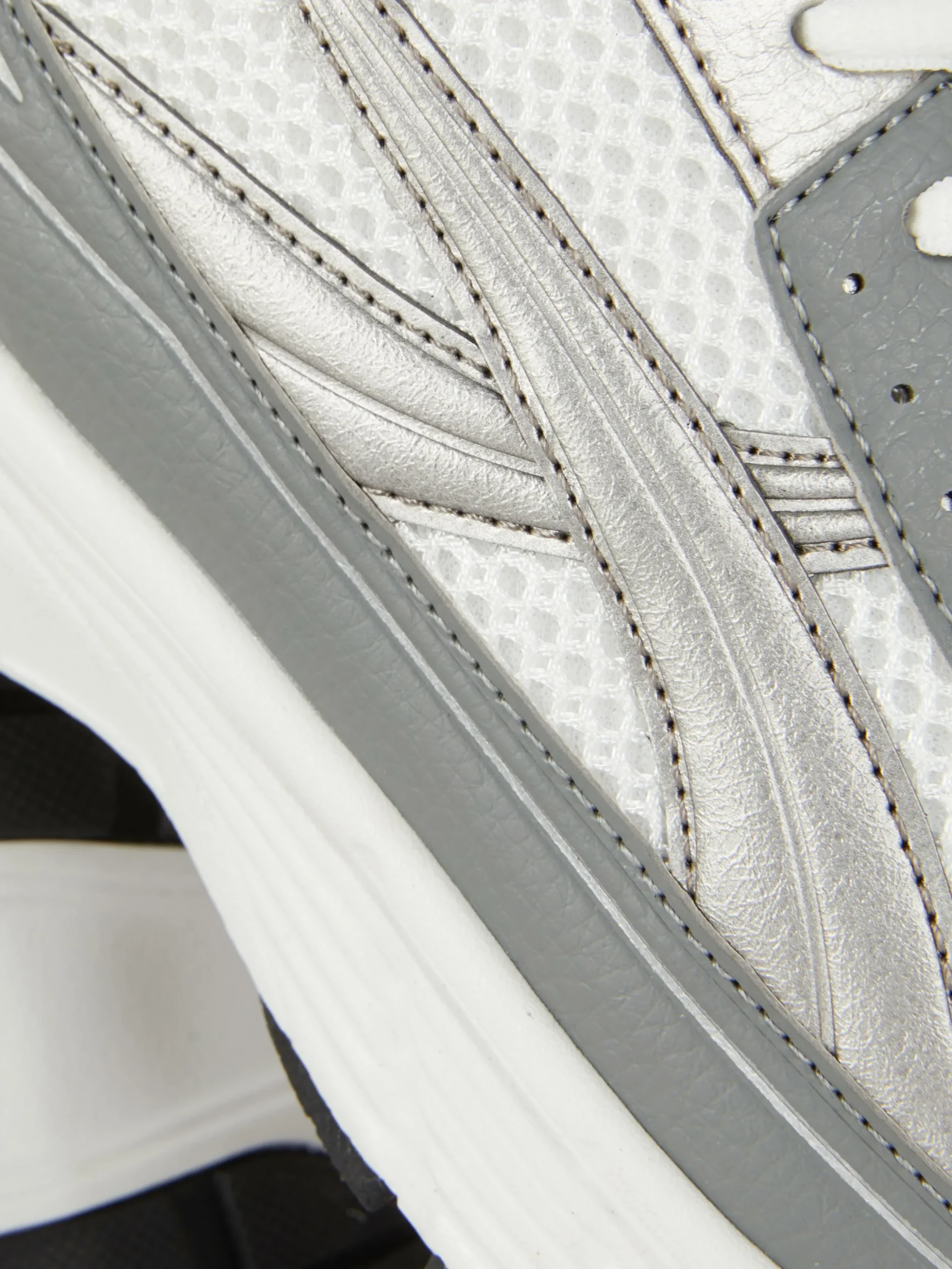 Zapatillas Deportivas Con Panel De Malla